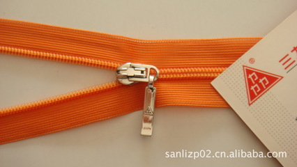 中國(guó)拉鏈?zhǔn)笾放?重慶尼龍拉鏈 產(chǎn)品暢銷海內(nèi)外圖片8