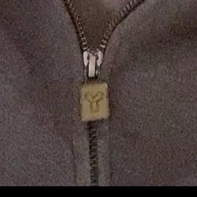 拉鏈上像小樹苗logo的是什么牌子