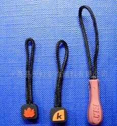 拉鏈配件全解析 拉片、拉鏈頭、拉把與軟膠拉片的功能與應(yīng)用